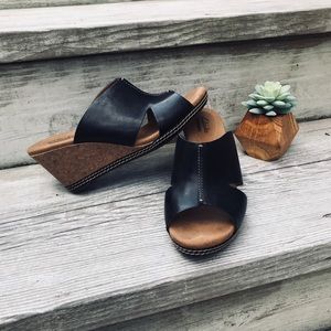 NWOT Clark’s wedge sandals